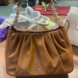michael kors shoulder bag very soft beautiful leather